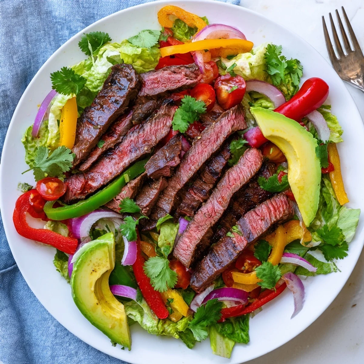 Juicy marinated beef strips and crisp romaine tossed with bell peppers, red onion, avocado, and cherry tomatoes, finished with lime dressing.
